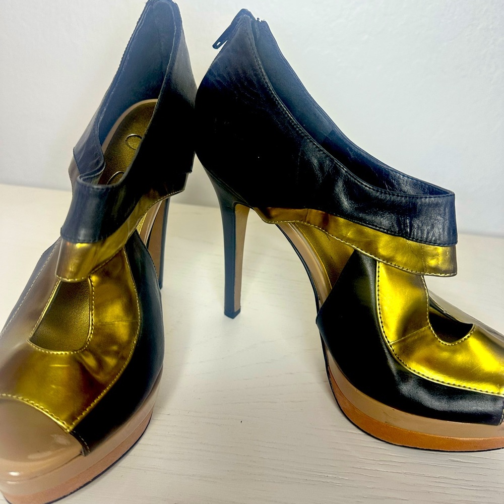 Jessica Simpson gold black high heels